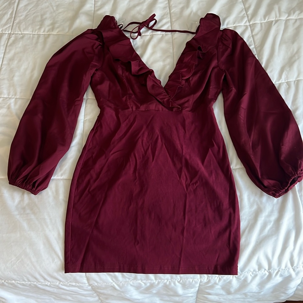 La Lavon size medium mini maroon dress/ tie in back